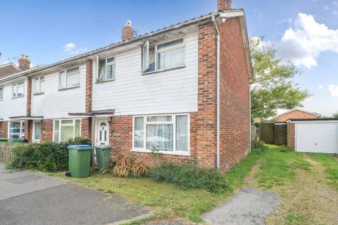 Crawley Road, Horsham, West Sussex 3 bed end of terrace house for sale