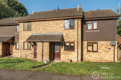 Beaumont Grove, Aldershot, Hampshire 2 bed terraced house for sale