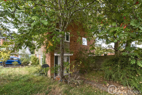 Brunswick, Bracknell, Berkshire 3 bed terraced house for sale