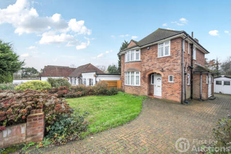 Hillcrest Avenue, Chertsey, Surrey 3 bed detached house for sale