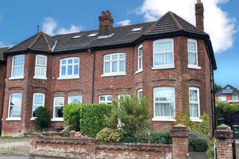 4 bedroom semi-detached house for sale