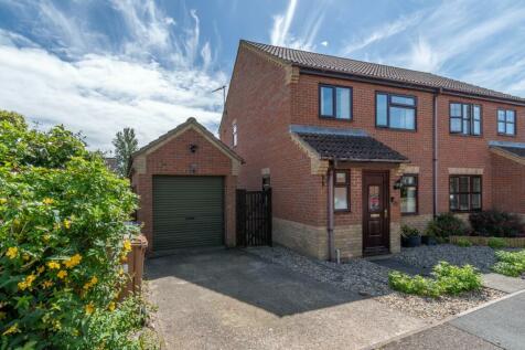 3 bedroom semi-detached house for sale