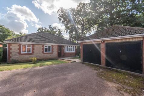 The Lawn, Fakenham, NR21 3 bed detached bungalow for sale