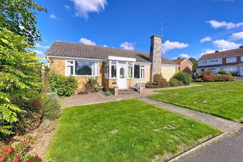 Cobbs Road, Kenilworth 3 bed detached bungalow for sale