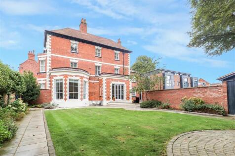 4 bedroom semi-detached house for sale