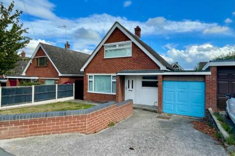 2 bedroom link detached house for sale