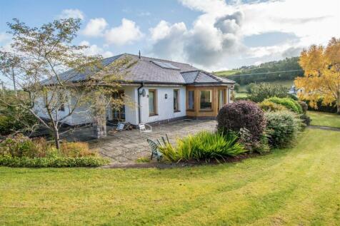 4 bedroom detached bungalow for sale