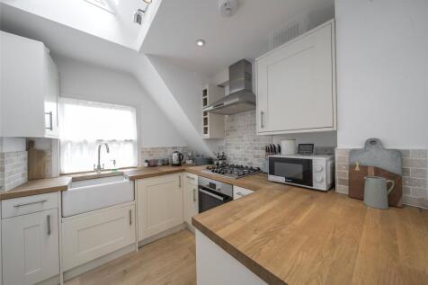 Bedford Hill, London SW12 Studio for sale