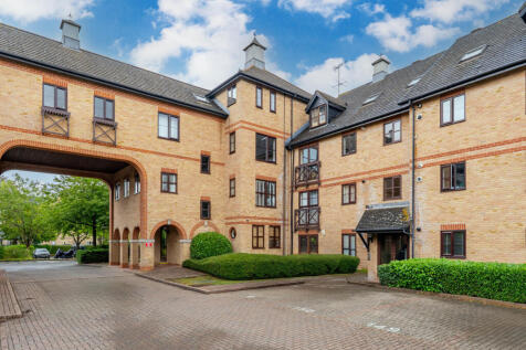 Lawrence Moorings, Sawbridgeworth CM21 2 bed apartment for sale