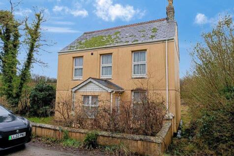 St. Columb TR9 4 bed property with land for sale