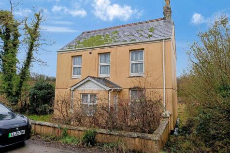 St. Columb TR9 4 bed property with land for sale