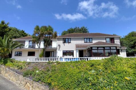 6 bedroom detached house for sale