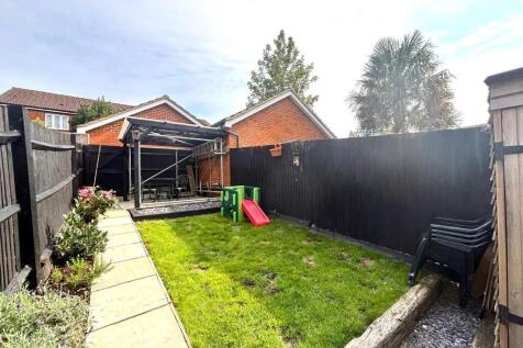 Knott Close, Stevenage 2 bed terraced house for sale