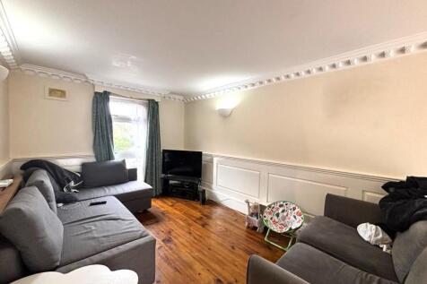Hopton Road, Stevenage 2 bed flat for sale