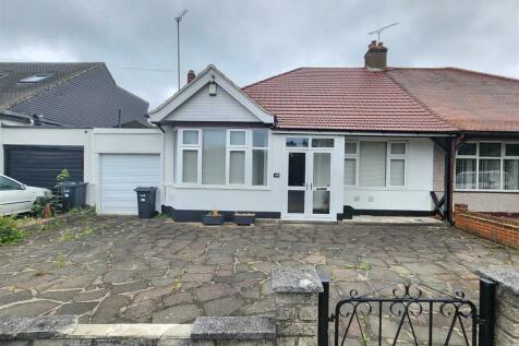 3 bedroom semi-detached bungalow for sale