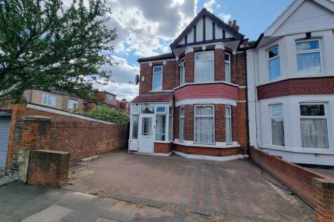 Leamington Gardens, Ilford 4 bed end of terrace house for sale