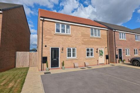 2 bedroom semi-detached house for sale