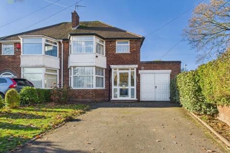 3 bedroom semi-detached house for sale