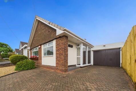 Whitecrest, Birmingham B43 2 bed detached bungalow for sale