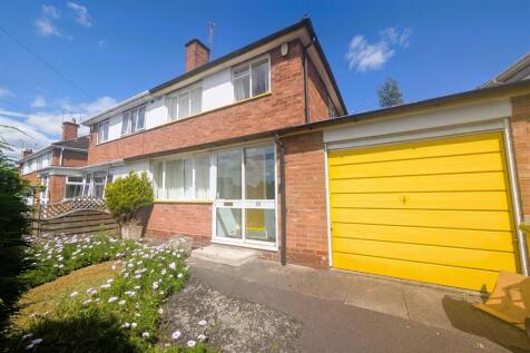 3 bedroom semi-detached house for sale