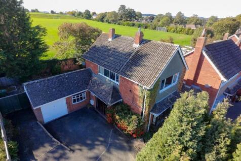 Summercourt Drive, Kingswinford, DY6 9QL 3 bed detached house for sale