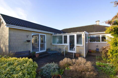 4 bedroom detached bungalow for sale