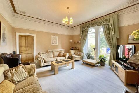 5 bedroom semi-detached house for sale