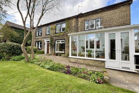 Chrisharben Park, Clayton Bradford BD14 3 bed cottage for sale