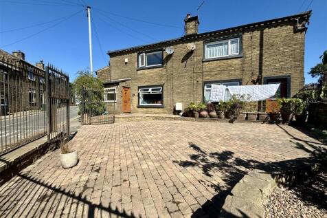 Ambler Thorn, Bradford BD13 5 bed semi