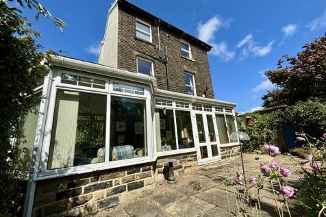 Thornton Road, Bradford BD13 3 bed detached house for sale
