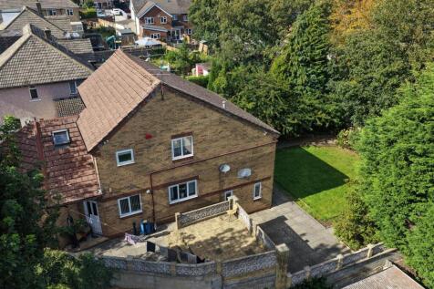 Highlands Close, Bradford BD7 6 bed detached house for sale