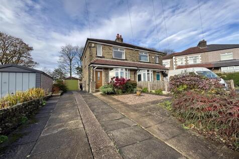 Deanstones Crescent, Bradford BD13 2 bed semi