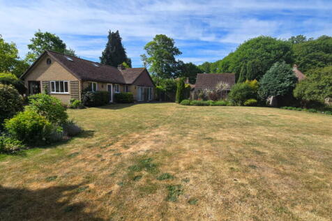 4 bedroom detached bungalow for sale