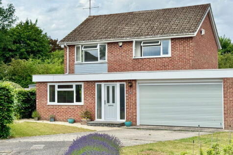 Charmwood Close, Newbury RG14 4 bed detached house for sale