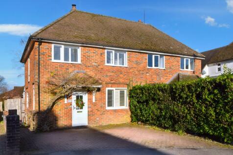 Coleson Hill Road, Wrecclesham... 3 bed semi