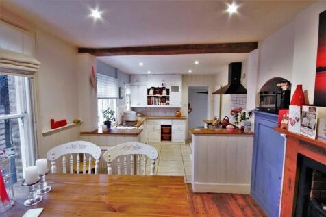 Guildford Road, Farnham, Surrey, GU9 3 bed terraced house for sale