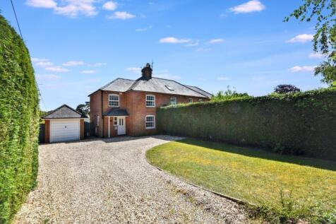 Shortheath Road, Farnham, GU9 3 bed end of terrace house for sale