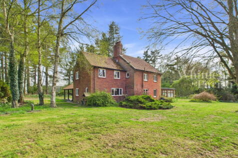Harling Road, Garboldisham 4 bed equestrian property for sale