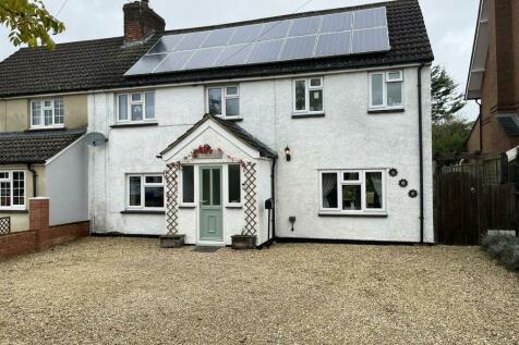 5 bedroom semi-detached house for sale