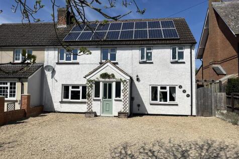 The Green, Dauntsey, Chippenham 5 bed semi