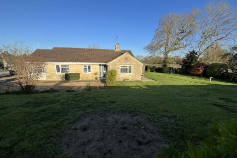 4 bedroom detached bungalow for sale