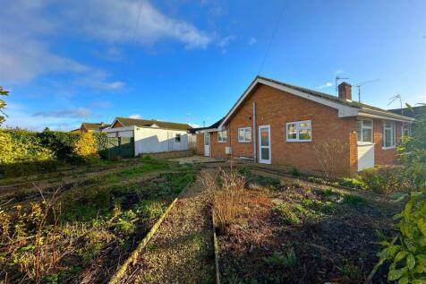 2 bedroom semi-detached bungalow for sale