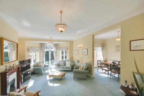 The Lawns, Shenley 4 bed terraced house for sale