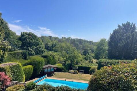 Penn 5 bed detached house for sale