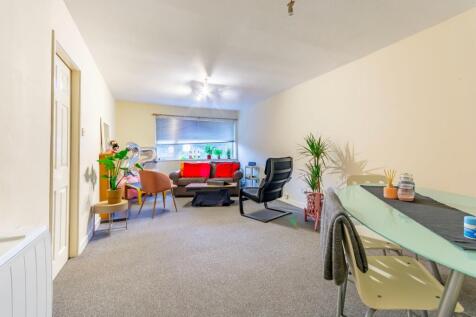 Malcolm Close, Nottingham, NG3 5AP 2 bed apartment for sale
