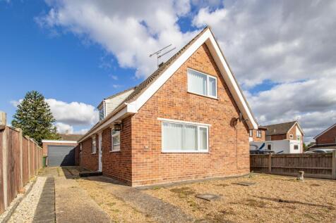 Whitelands, Fakenham 4 bed detached bungalow for sale