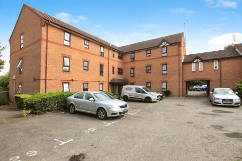 1 bedroom ground floor flat for sale