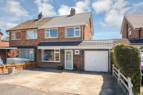 3 bedroom semi-detached house for sale