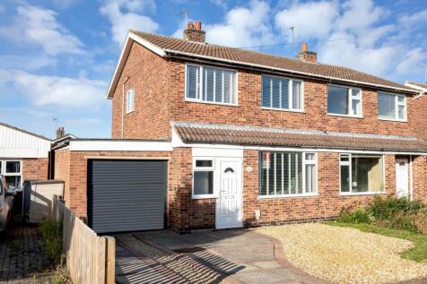 3 bedroom semi-detached house for sale