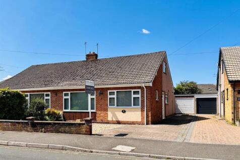 3 bedroom semi-detached bungalow for sale